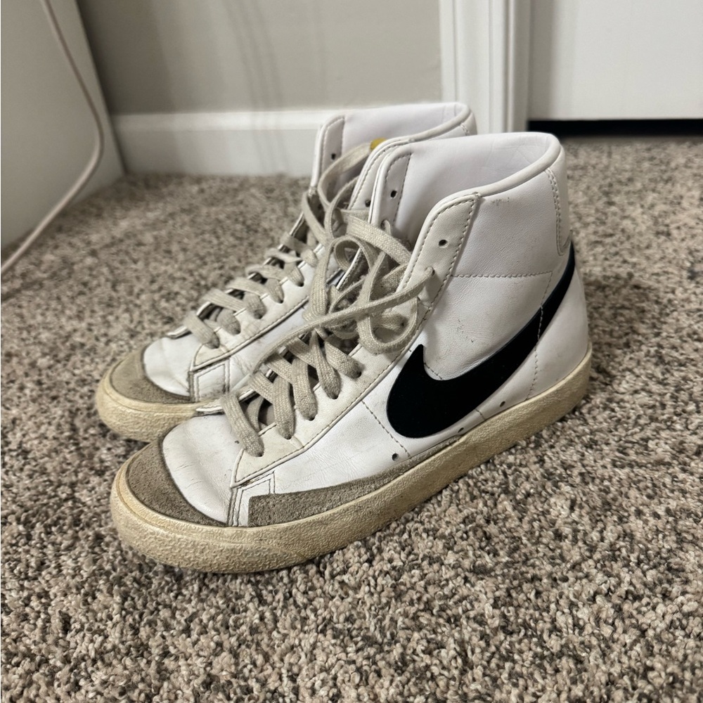 Nike White and Black High-Tops